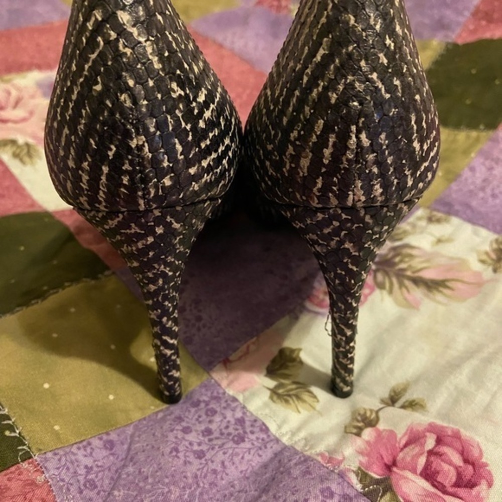 Donald‎ J Pliner Snakeskin heels Size 7 - Picture 5 of 9